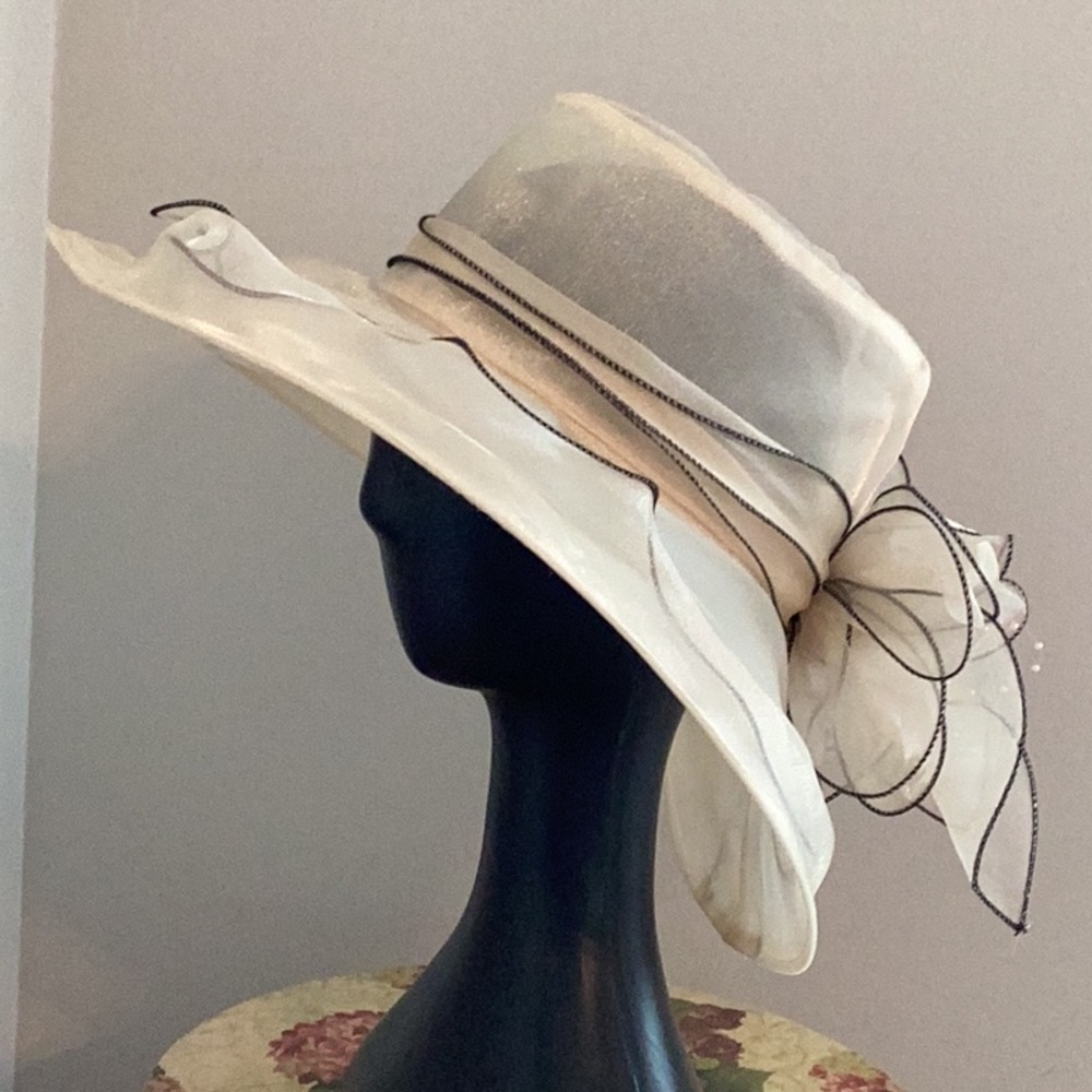 Kentucky derby FASCINATOR Organza Hat in Beige & Black - Picture 2 of 6